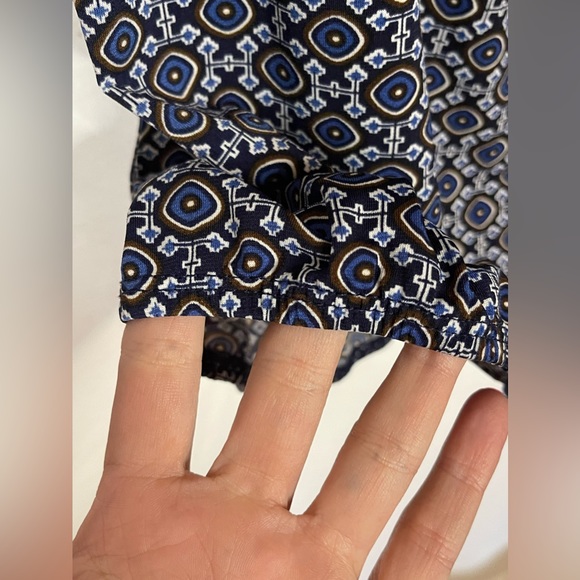 Roz & Ali EUC Sleeveless Blouse with Elastic Waist - Picture 6 of 6